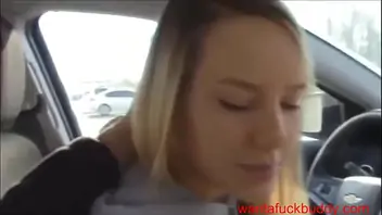 Girl gets fingered in a car