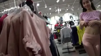 Teens have sex in mall