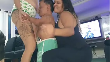 Festa De Ano Novo Com O Anao Pornografico Zezinho Teves E As Gostosas Paty Bumbum E Fada Mel