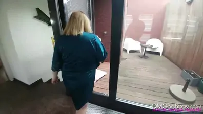 Jocelyn unique behind the scenes footage