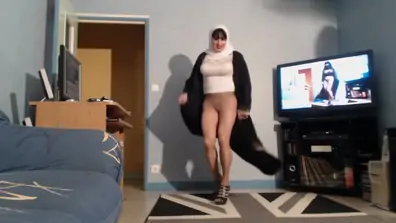 Milf arabe au soutif bien charger