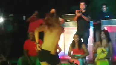 Se desnudan en concurso