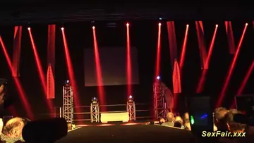 Public mastrubation on sexshow