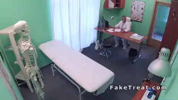 Doctor fucks slim teen 18 patient till orgasm