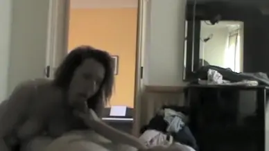 Francy succhia e lecca la sborra