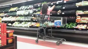 Fat butt latina milf shorty in jeans