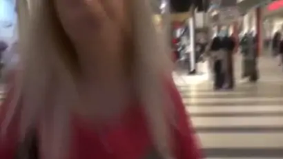 Blondi in der umkleide vom gepoppt