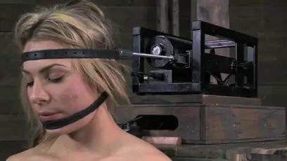 Incredible babes clip adulte bdsm