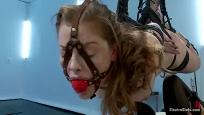 Sovereign syre lea lexis in very first bondage suspension electrosluts