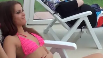Fremdfick am hotelpool waehrend der freund schlaeft