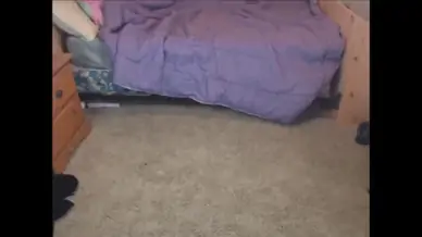 Young babe orgasm herself on the bed