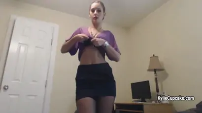 Hot young chick kylie morgan webcam masturbating