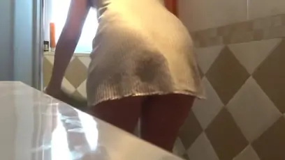 Spying my in the shower mi tia en la ducha