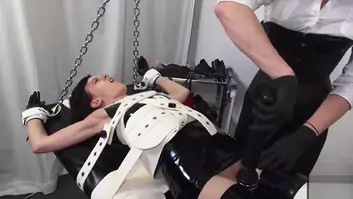 Gasmask latex bondage