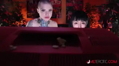 Marica hase and titi ramone watcha scary movie