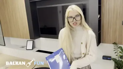 Melanie francetic kao agentica za nekretnine radi sve da proda prvi stan real estate agent