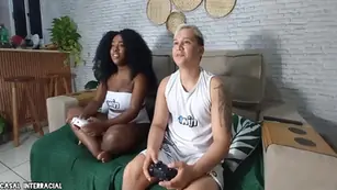 Richards oliver and bruna black minha vizinha me interrompe no meio de um jogo querendo fuder tirou