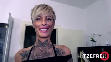 Blonde milf vicky hundt seduces yankee with her tight shaved pussy hitzefrei