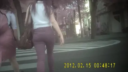 Beautiful brunette ass candid