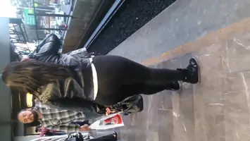 Mega culo en el metro