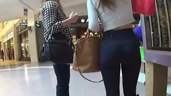 Puss in boots got a hot ass