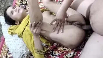 Student 18 ne fee nhi diya to sir ne jabar dasti chut mari