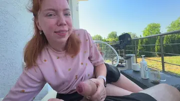 Risky public sex cum on face