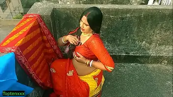 Hot desi bhabhi in black saree passionate sex in kithchen