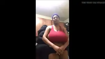 Mutual woman chock on dick